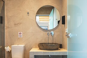 Skipper Beachfront Suites