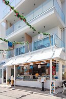 Skipper Beachfront Suites