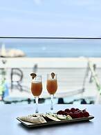 Skipper Beachfront Suites