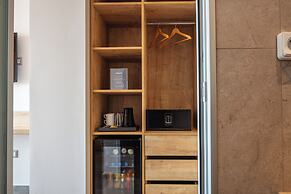 Skipper Beachfront Suites