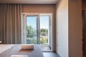 Skipper Beachfront Suites