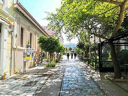 Luxurious Minimal Apartment in Acropolis