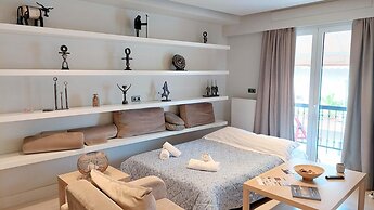 Luxurious Minimal Apartment in Acropolis