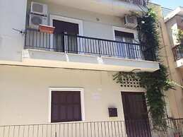 Family Apartment Near Acropolis With Roof Garden