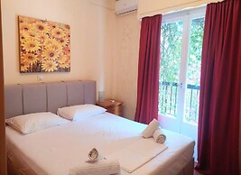 Cozy Apartment in Acropolis With Roof Garden