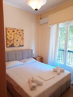 Cozy Apartment in Acropolis With Roof Garden