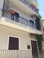 Cozy Apartment in Acropolis With Roof Garden