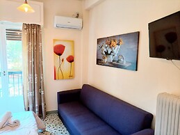 Cozy Apartment in Acropolis With Roof Garden