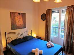 Cozy Apartment in Acropolis With Roof Garden