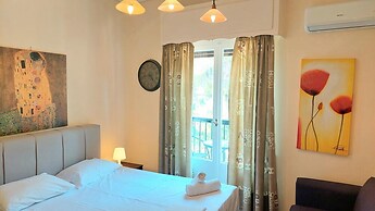 Cozy Apartment in Acropolis With Roof Garden