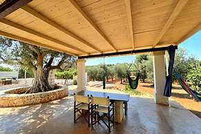 Trullo Solleone con Piscine by Wonderful Italy