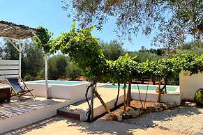 Trullo Solleone con Piscine by Wonderful Italy