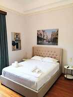Elegant Apartment Under the Acropolis