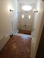 Elegant Apartment Under the Acropolis