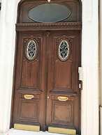 Elegant Apartment Under the Acropolis