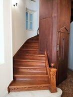 Elegant Apartment Under the Acropolis