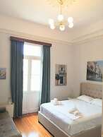 Elegant Apartment Under the Acropolis
