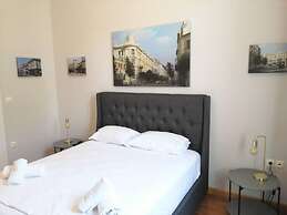 Elegant Apartment Under the Acropolis