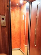 Elegant Apartment Under the Acropolis