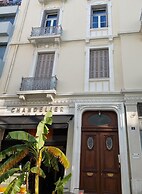 Elegant Apartment Under the Acropolis