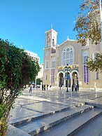 Elegant Apartment Under the Acropolis