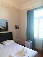 Elegant Apartment Under the Acropolis