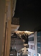 Elegant Apartment Under the Acropolis