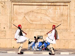 Elegant Apartment Under the Acropolis