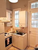 Elegant Apartment Under the Acropolis