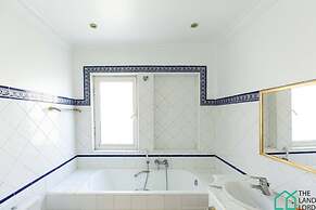 Safran II Apt de Charme Avec Terrasse la Marsa