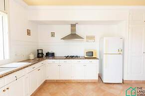 Safran II Apt de Charme Avec Terrasse la Marsa