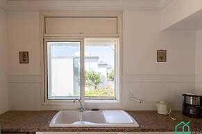 Safran II Apt de Charme Avec Terrasse la Marsa