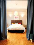 Lovely Apartment Under the Acropolis