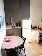 Lovely Apartment Under the Acropolis