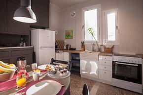 Lovely Apartment Under the Acropolis