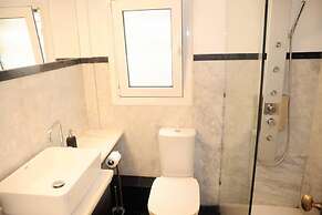 Lovely Apartment Under the Acropolis