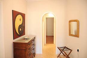 Lovely Apartment Under the Acropolis