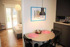 Lovely Apartment Under the Acropolis