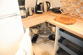 Lovely Apartment Under the Acropolis