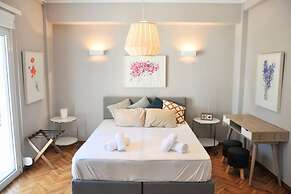 Lovely Apartment Under the Acropolis