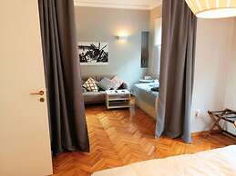 Lovely Apartment Under the Acropolis