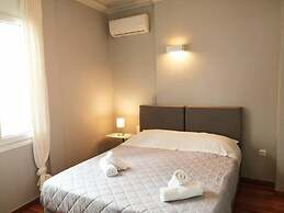 Lovely Apartment Under the Acropolis