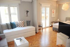 Lovely Apartment Under the Acropolis