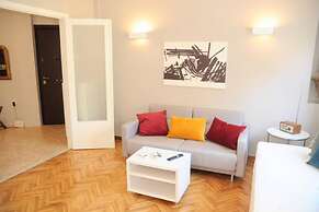 Lovely Apartment Under the Acropolis