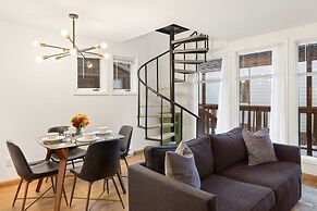 Comfort, Style, Short Walk To Town Park & Gondola 1 Bedroom Condo by R