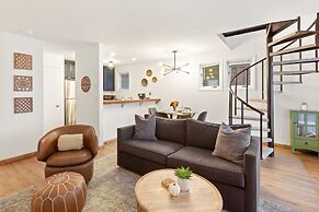 Comfort, Style, Short Walk To Town Park & Gondola 1 Bedroom Condo by R