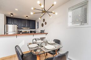 Comfort, Style, Short Walk To Town Park & Gondola 1 Bedroom Condo by R