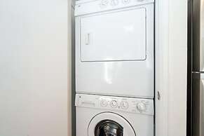 Comfort, Style, Short Walk To Town Park & Gondola 1 Bedroom Condo by R