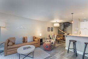 Ski In/out In Town! Ski Area Views, Fireplace, Hot Tub 2 Bedroom Condo