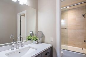 Ski In/out In Town! Ski Area Views, Fireplace, Hot Tub 2 Bedroom Condo